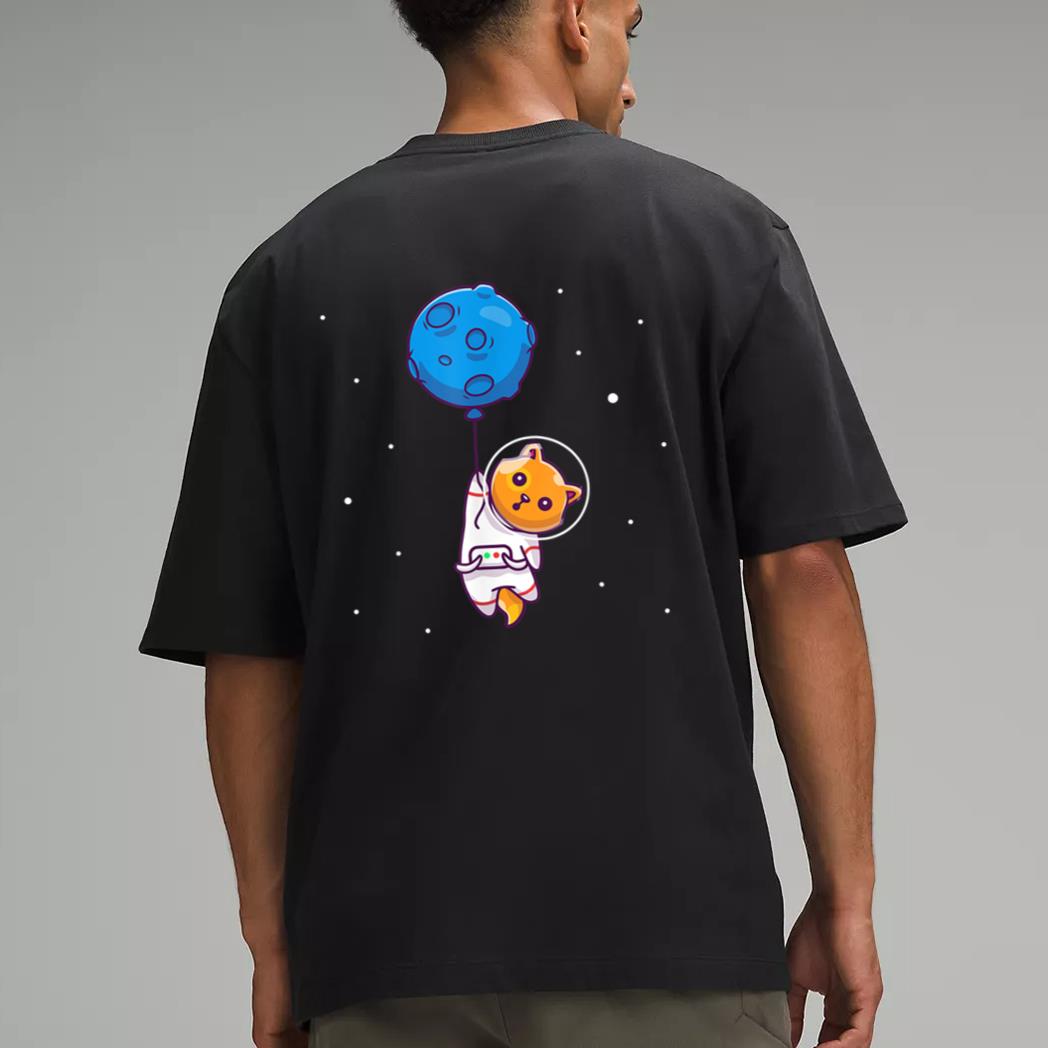 Astronaut Cat in Space Holding Planet Balloon, Cat Lover Men T-Shirt