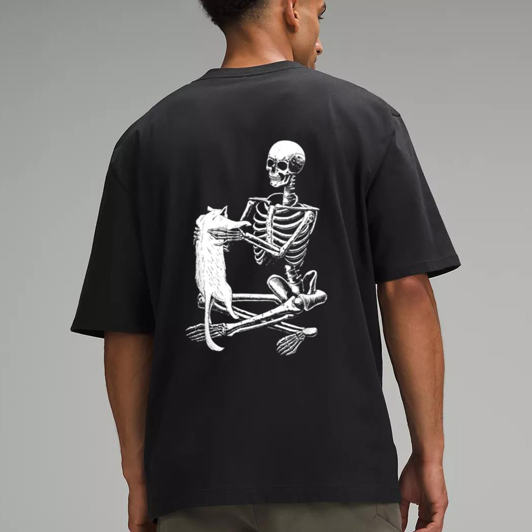 Funny Skeleton Holding A Cat Halloween Men T-Shirt